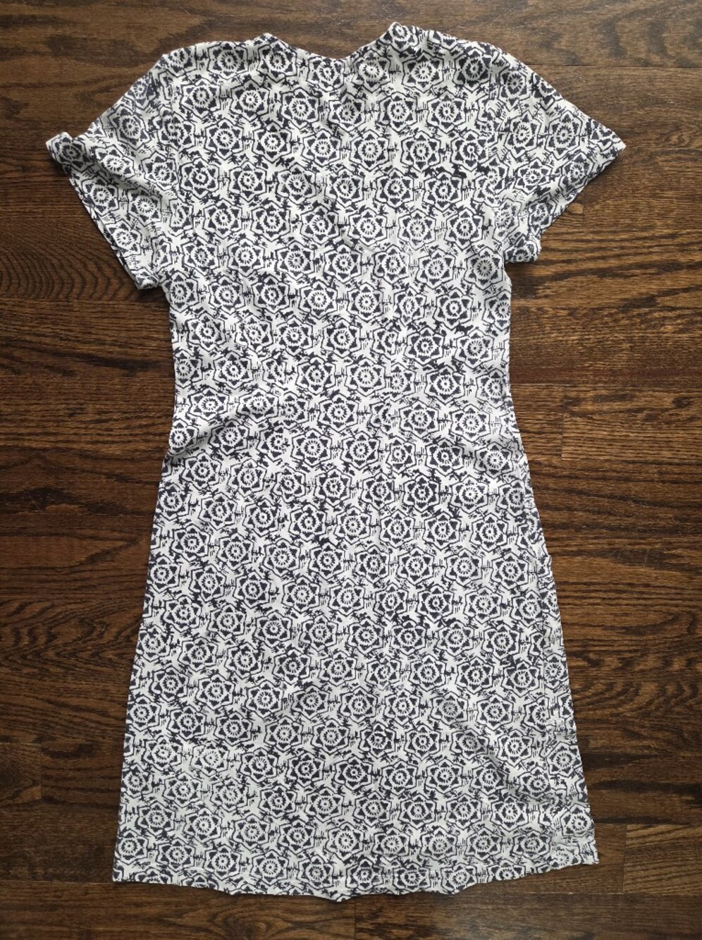 Passion Lilie Organic Cotton Block Stamped Shift Dress With Front Pockets - Picture 8 of 9
